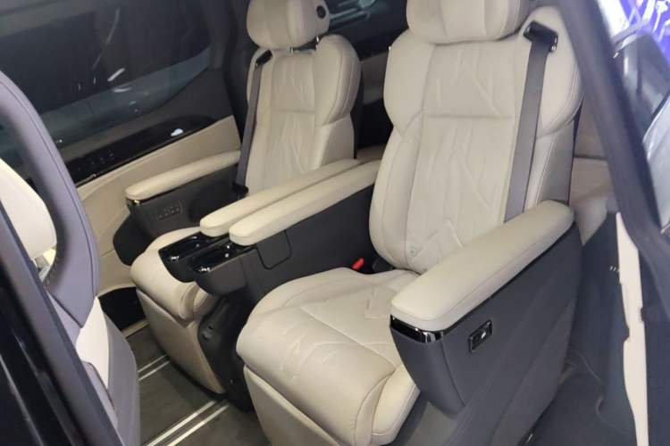Used Zeekr 009 2024 Six-Seat Executive Version 4WD 140 kWh Left Rear Seat