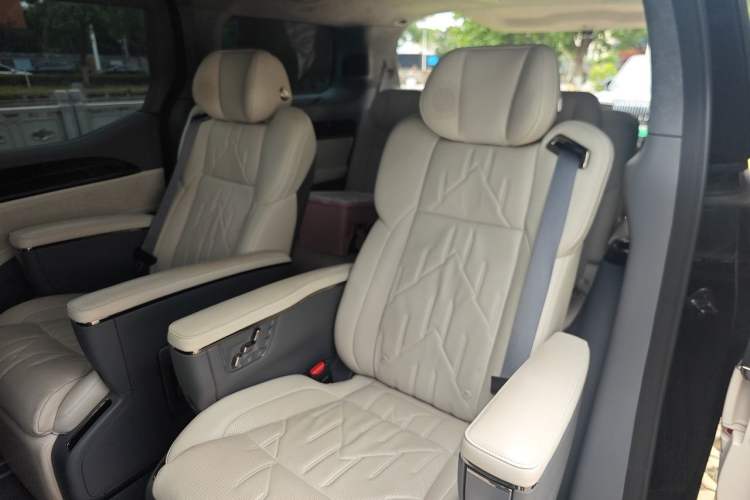 Used Zeekr 009 2024 7-Seater Walk-Through Version Four-Wheel Drive 108 kWh Left Rear Seat