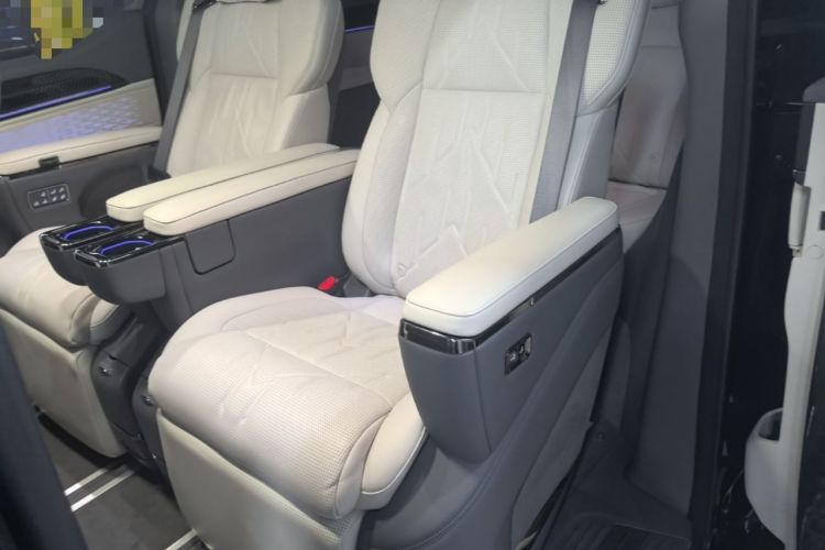 Used Zeekr 009 2024 Six-Seat Executive Version 4WD 140 kWh Left Rear Seat