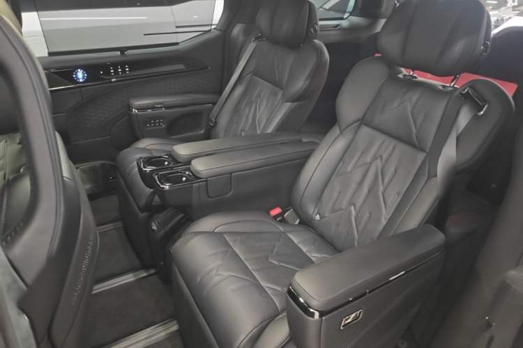 Used Zeekr 009 2024 Six-Seat Executive Version 4WD 108 kWh Left Rear Seat