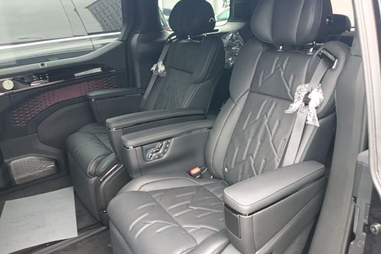 Used Zeekr 009 2024 7-Seater Aisle Version 108 kWh Left Rear Seat