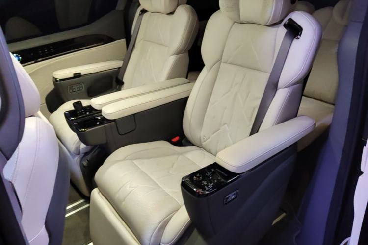 Used Zeekr 009 2024 Six-Seat Executive Version 4WD 108 kWh Left Rear Seat