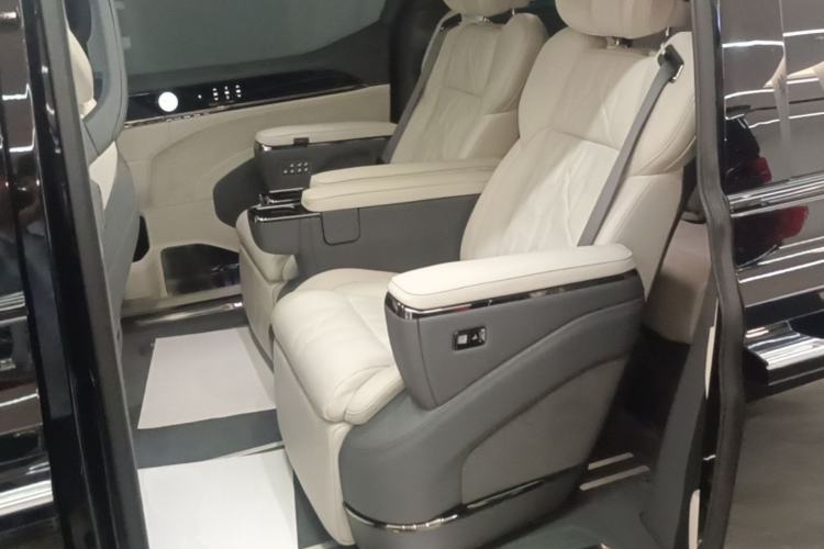 Used Zeekr 009 2024 Six-Seat Executive Version 4WD 108 kWh Left Rear Seat