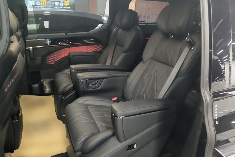 Used Zeekr 009 2024 7-Seater Walk-Through Version Four-Wheel Drive 108 kWh Left Rear Seat