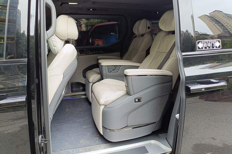 Used Zeekr 009 2024 7-Seater Walk-Through Version Four-Wheel Drive 108 kWh Left Rear Seat
