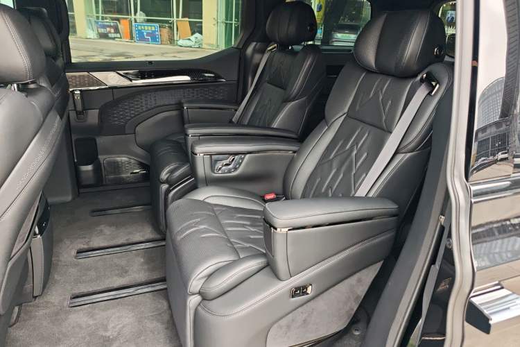 Used Zeekr 009 2024 7-Seater Aisle Version 108 kWh Left Rear Seat