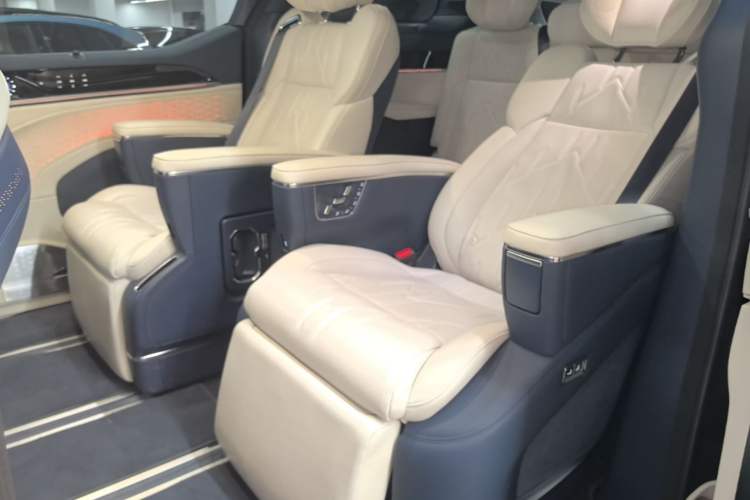 Used Zeekr 009 2024 7-Seater Walk-Through Version Four-Wheel Drive 108 kWh Left Rear Seat