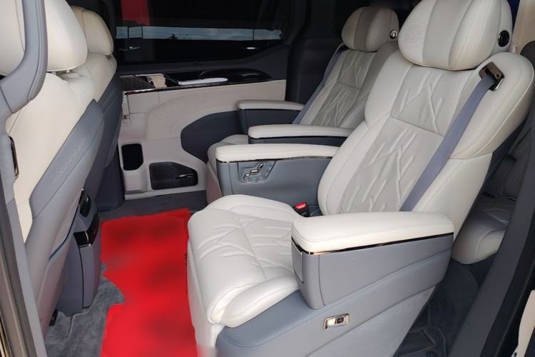 Used Zeekr 009 2024 7-Seater Walk-Through Version Four-Wheel Drive 108 kWh Left Rear Seat