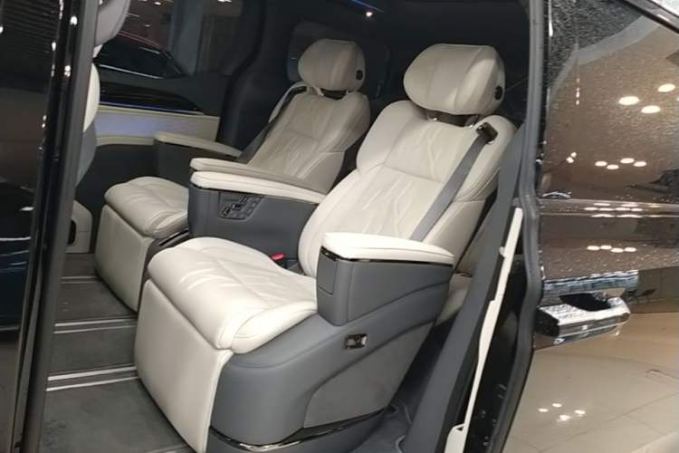 Used Zeekr 009 2024 7-Seater Walk-Through Version Four-Wheel Drive 108 kWh Left Rear Seat
