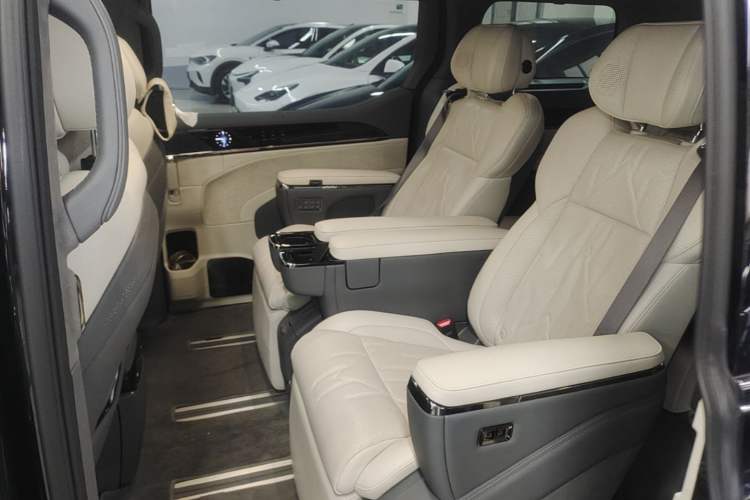 Used Zeekr 009 2024 Six-Seat Executive Version 4WD 108 kWh Left Rear Seat