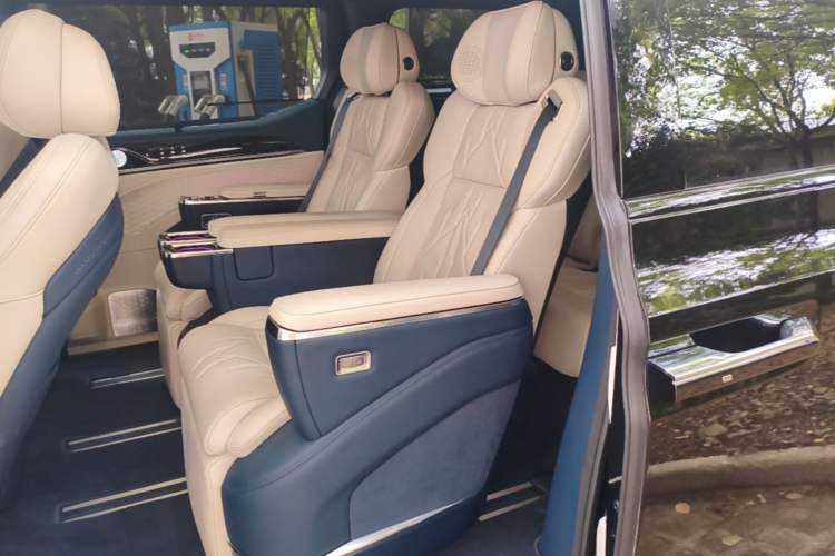 Used Zeekr 009 2024 Six-Seat Executive Version 4WD 108 kWh Left Rear Seat