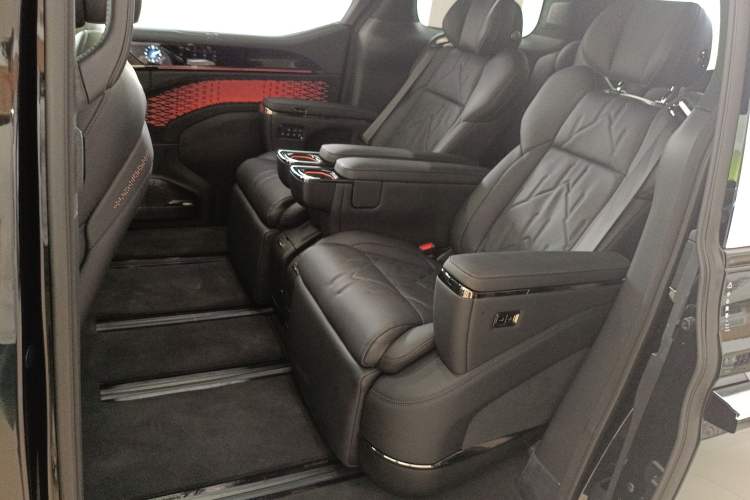 Used Zeekr 009 2024 Six-Seat Executive Version 4WD 108 kWh Left Rear Seat