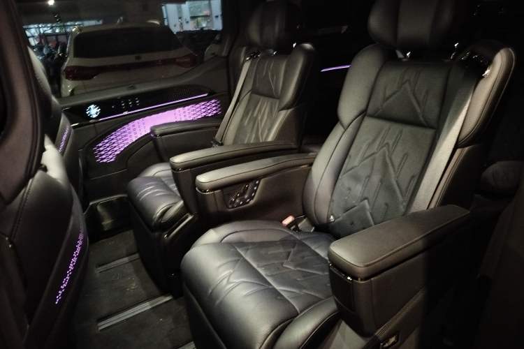 Used Zeekr 009 2024 7-Seater Aisle Version 108 kWh Left Rear Seat