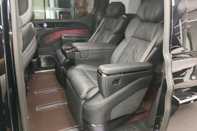 Used Zeekr 009 2024 Six-Seat Executive Version 4WD 108 kWh Left Rear Seat