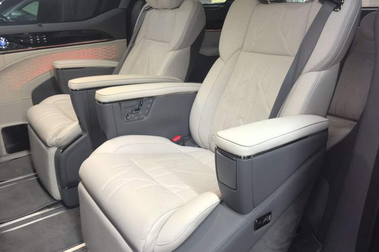 Used Zeekr 009 2024 7-Seater Walk-Through Version Four-Wheel Drive 108 kWh Left Rear Seat