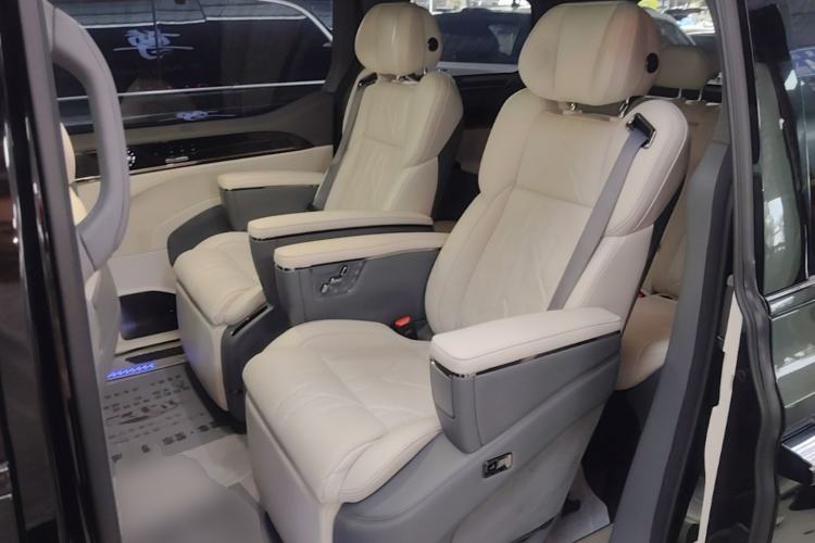 Used Zeekr 009 2024 7-Seater Walk-Through Version Four-Wheel Drive 108 kWh Left Rear Seat