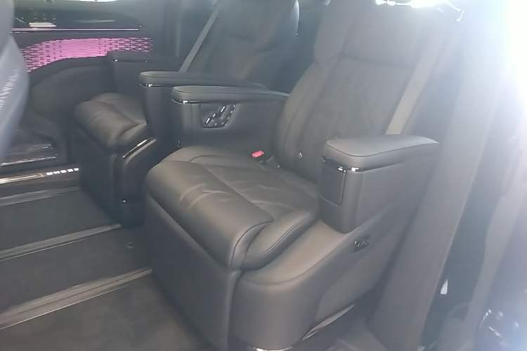 Used Zeekr 009 2024 7-Seater Aisle Version 108 kWh Left Rear Seat