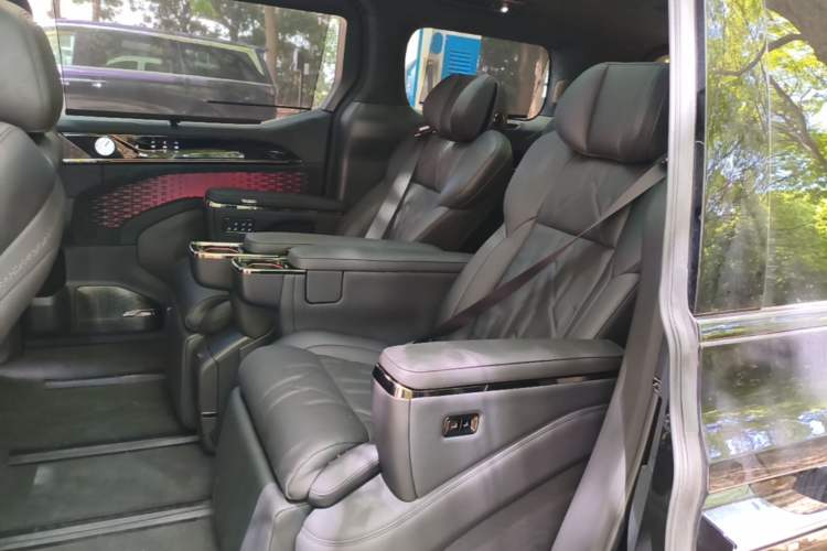 Used Zeekr 009 2024 Six-Seat Executive Version 4WD 108 kWh Left Rear Seat