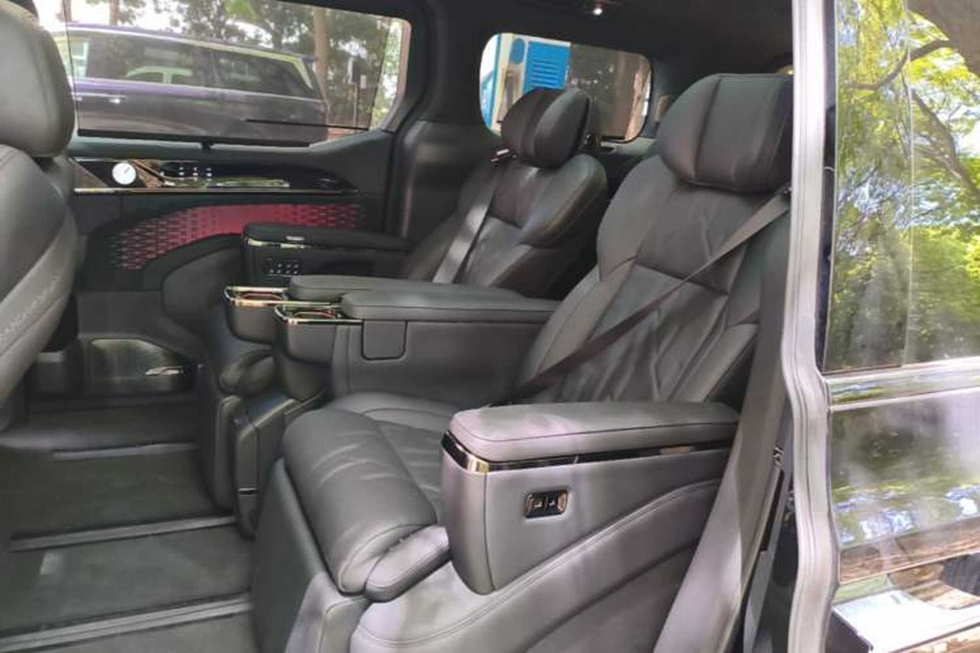 Used Zeekr 009 2024 Six-Seat Executive Version 4WD 108 kWh Left Rear Seat