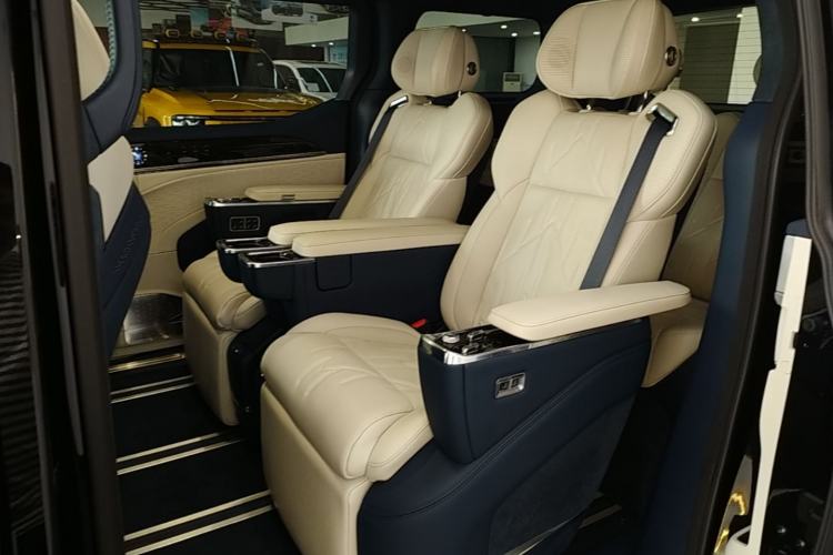 Used Zeekr 009 2024 Six-Seat Executive Version 4WD 108 kWh Left Rear Seat