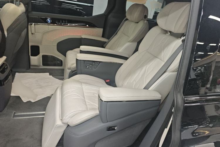 Used Zeekr 009 2024 7-Seater Walk-Through Version Four-Wheel Drive 108 kWh Left Rear Seat