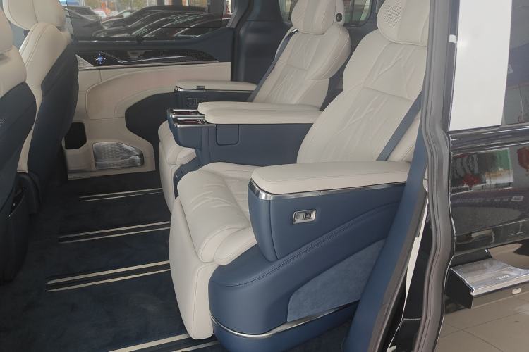 Used Zeekr 009 2024 Six-Seat Executive Version 4WD 108 kWh Left Rear Seat