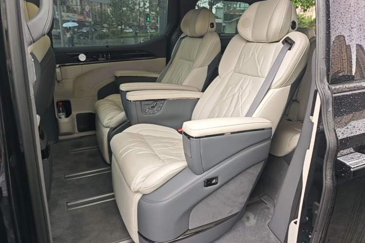 Used Zeekr 009 2024 7-Seater Aisle Version 108 kWh Left Rear Seat
