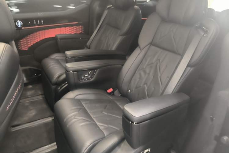Used Zeekr 009 2024 7-Seater Walk-Through Version Four-Wheel Drive 108 kWh Left Rear Seat