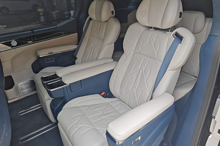 Used Zeekr 009 2024 Six-Seat Executive Version 4WD 108 kWh Left Rear Seat
