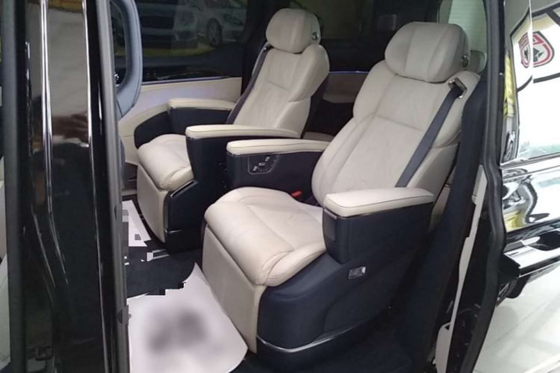 Used Zeekr 009 2024 7-Seater Aisle Version 108 kWh Left Rear Seat