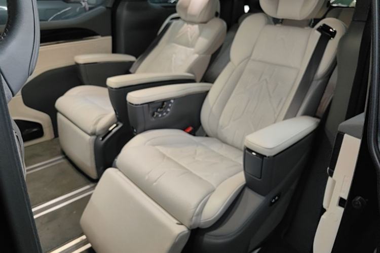Used Zeekr 009 2024 7-Seater Walk-Through Version Four-Wheel Drive 108 kWh Left Rear Seat