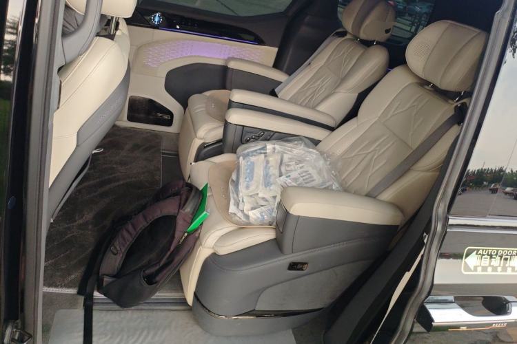Used Zeekr 009 2024 7-Seater Walk-Through Version Four-Wheel Drive 108 kWh Left Rear Seat