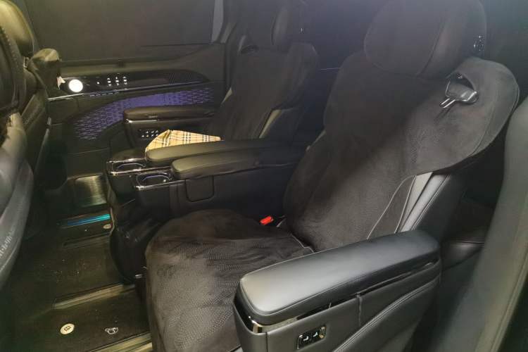 Used Zeekr 009 2024 Six-Seat Executive Version 4WD 108 kWh Left Rear Seat