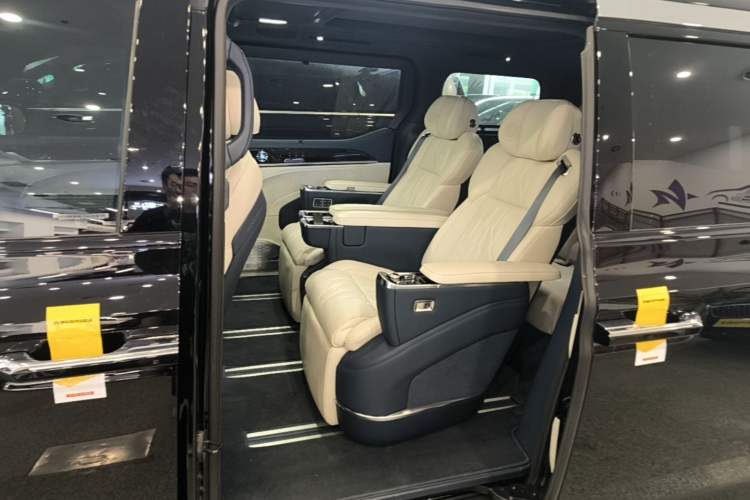Used Zeekr 009 2024 Six-Seat Executive Version 4WD 108 kWh Left Rear Seat