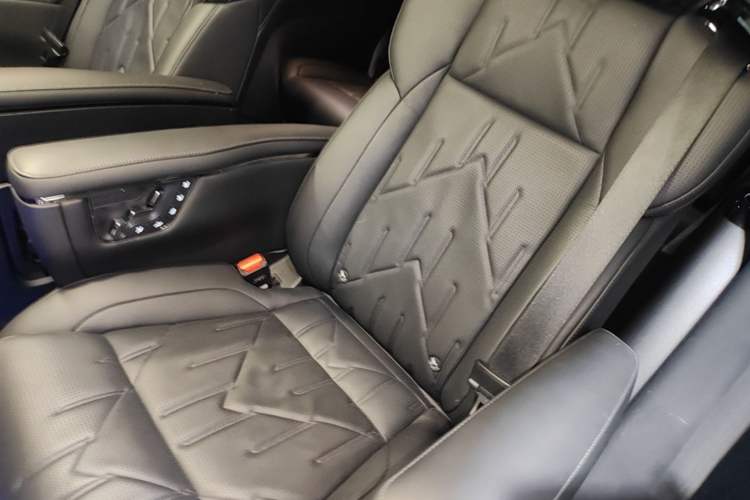 Used Zeekr 009 2024 7-Seater Walk-Through Version Four-Wheel Drive 108 kWh Left Rear Seat