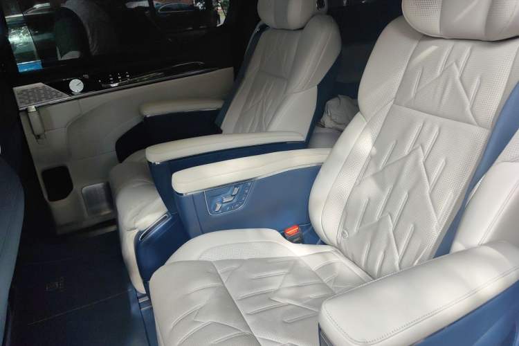Used Zeekr 009 2024 7-Seater Walk-Through Version Four-Wheel Drive 108 kWh Left Rear Seat