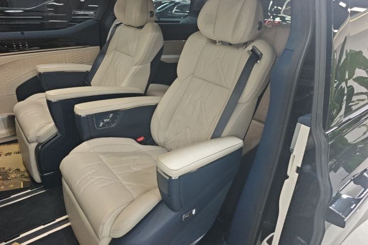 Used Zeekr 009 2024 7-Seater Walk-Through Version Four-Wheel Drive 108 kWh Left Rear Seat