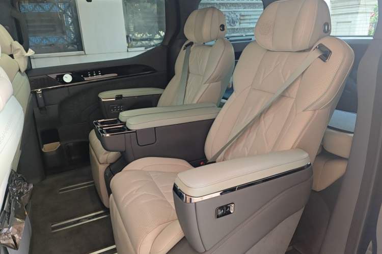 Used Zeekr 009 2024 Six-Seat Executive Version 4WD 108 kWh Left Rear Seat