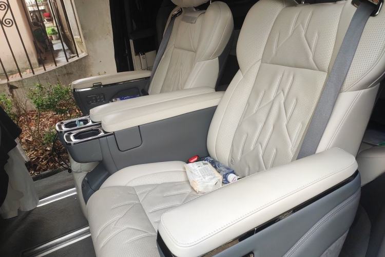 Used Zeekr 009 2024 Six-Seat Executive Version 4WD 108 kWh Left Rear Seat
