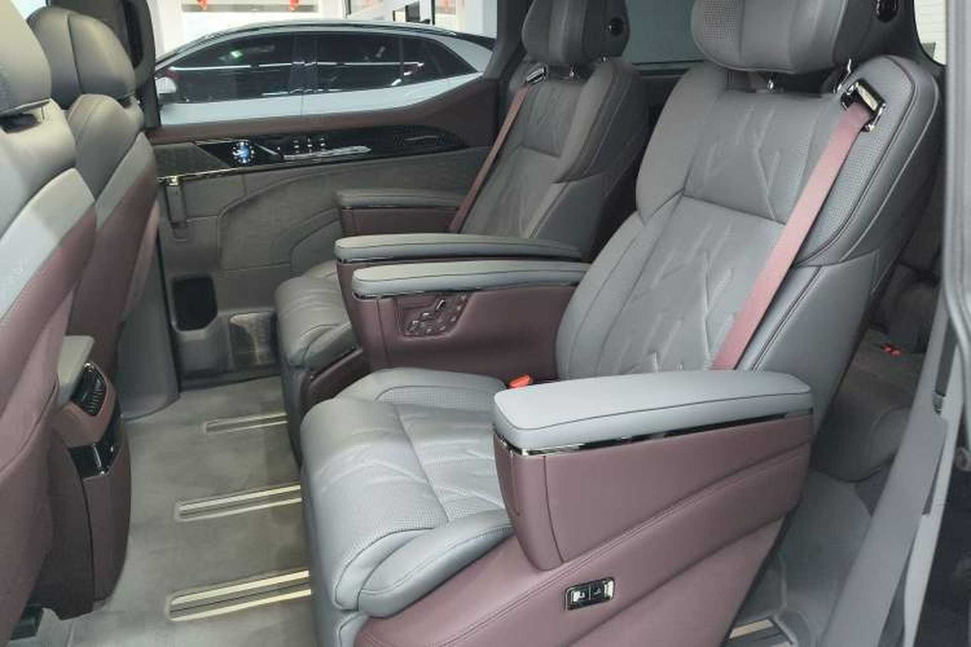 Used Zeekr 009 2024 7-Seater Walk-Through Version Four-Wheel Drive 108 kWh Left Rear Seat