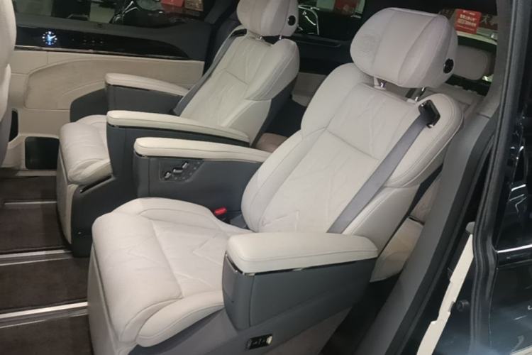 Used Zeekr 009 2024 7-Seater Walk-Through Version Four-Wheel Drive 108 kWh Left Rear Seat