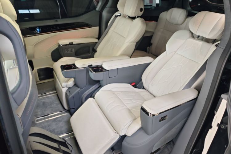 Used Zeekr 009 2024 Six-Seat Executive Version 4WD 108 kWh Left Rear Seat