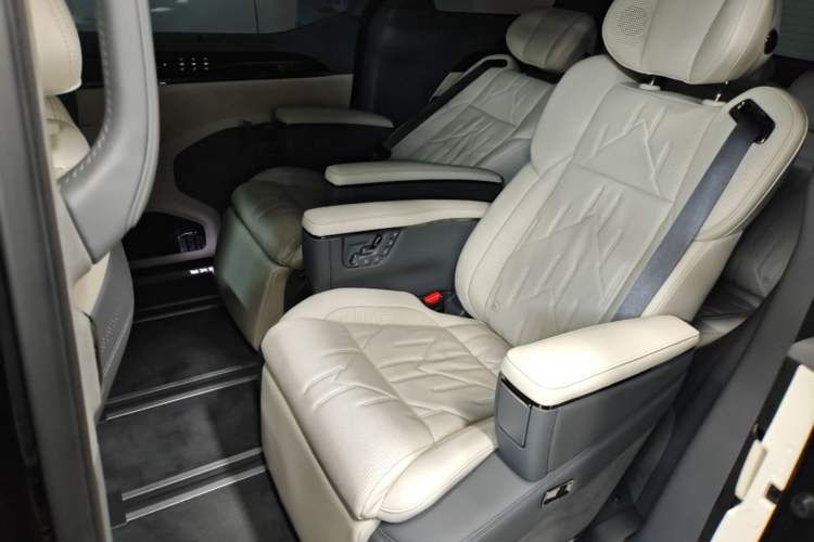 Used Zeekr 009 2024 7-Seater Aisle Version 108 kWh Left Rear Seat