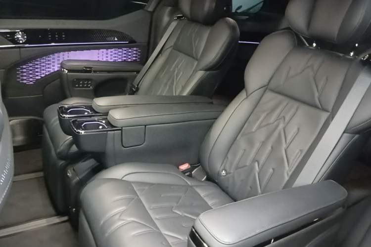 Used Zeekr 009 2024 Six-Seat Executive Version 4WD 108 kWh Left Rear Seat