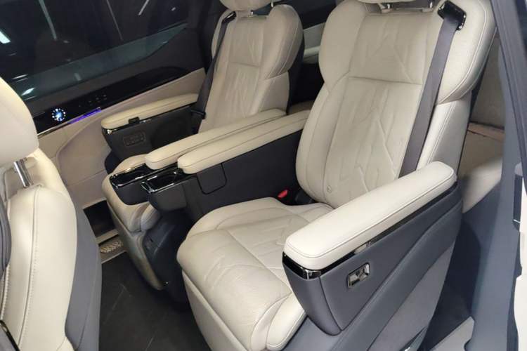 Used Zeekr 009 2024 Six-Seat Executive Version 4WD 108 kWh Left Rear Seat