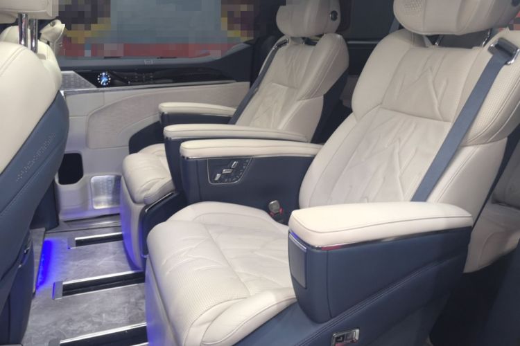 Used Zeekr 009 2024 7-Seater Walk-Through Version Four-Wheel Drive 108 kWh Left Rear Seat