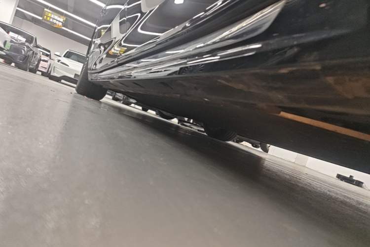 Used Zeekr 009 2024 Six-Seat Executive Version 4WD 108 kWh Left Side Sill