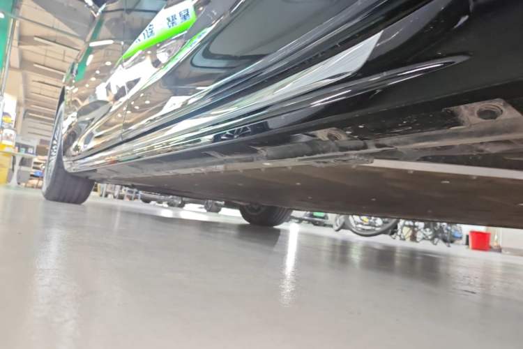 Used Zeekr 009 2024 7-Seater Walk-Through Version Four-Wheel Drive 108 kWh Left Side Sill