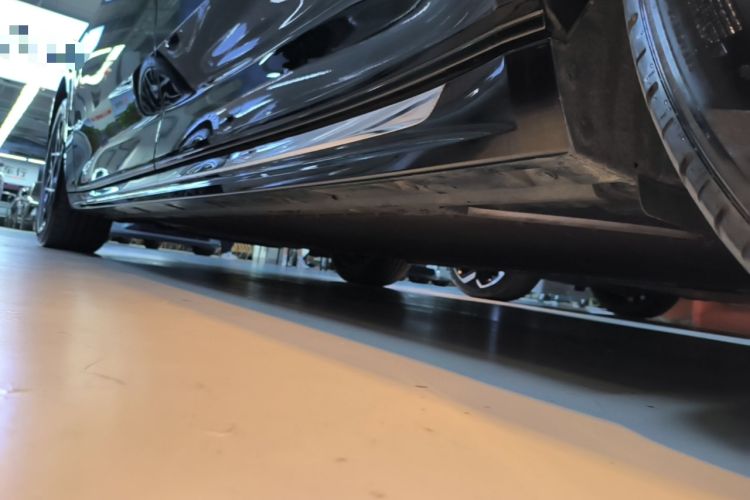 Used Zeekr 009 2024 Six-Seat Executive Version 4WD 108 kWh Left Side Sill