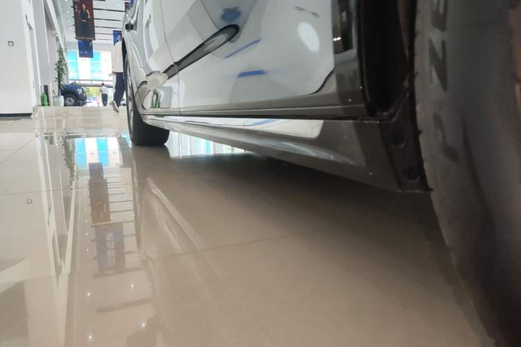 Used Zeekr 009 2024 7-Seater Walk-Through Version Four-Wheel Drive 108 kWh Left Side Sill